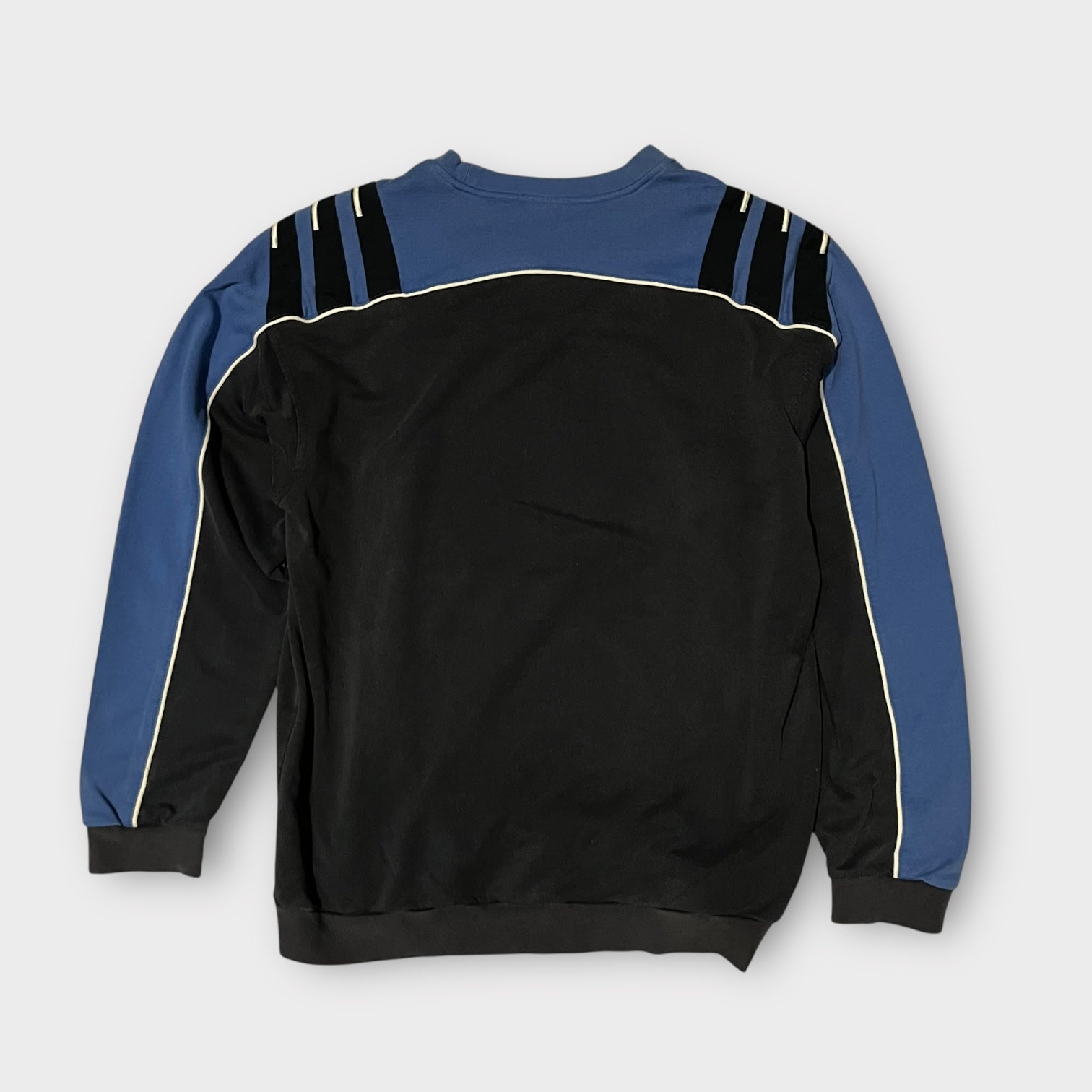 adidas 切り替えデザイン スウェット