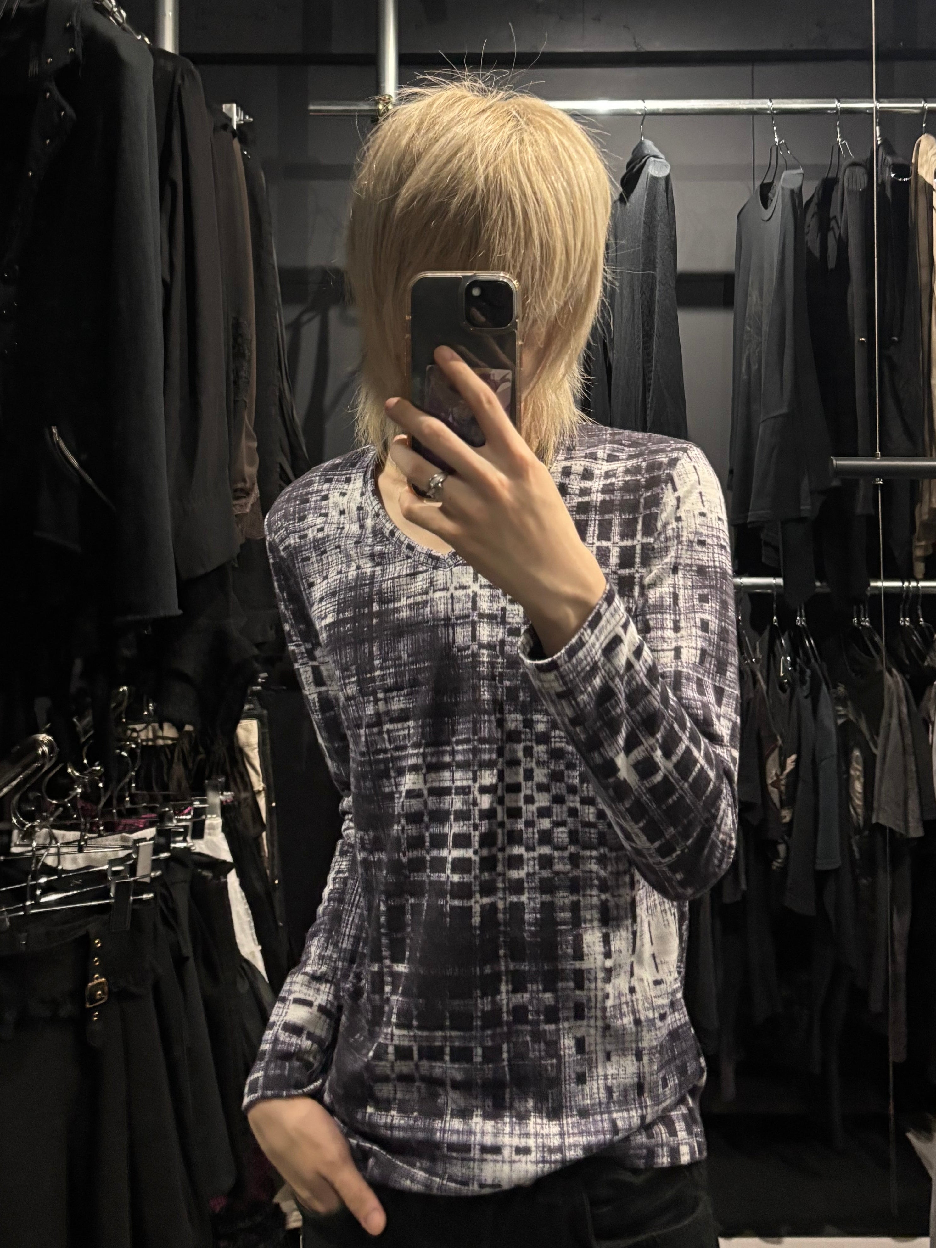 Tornado Mart Abstract Grid Print Long Sleeve V-Neck Top