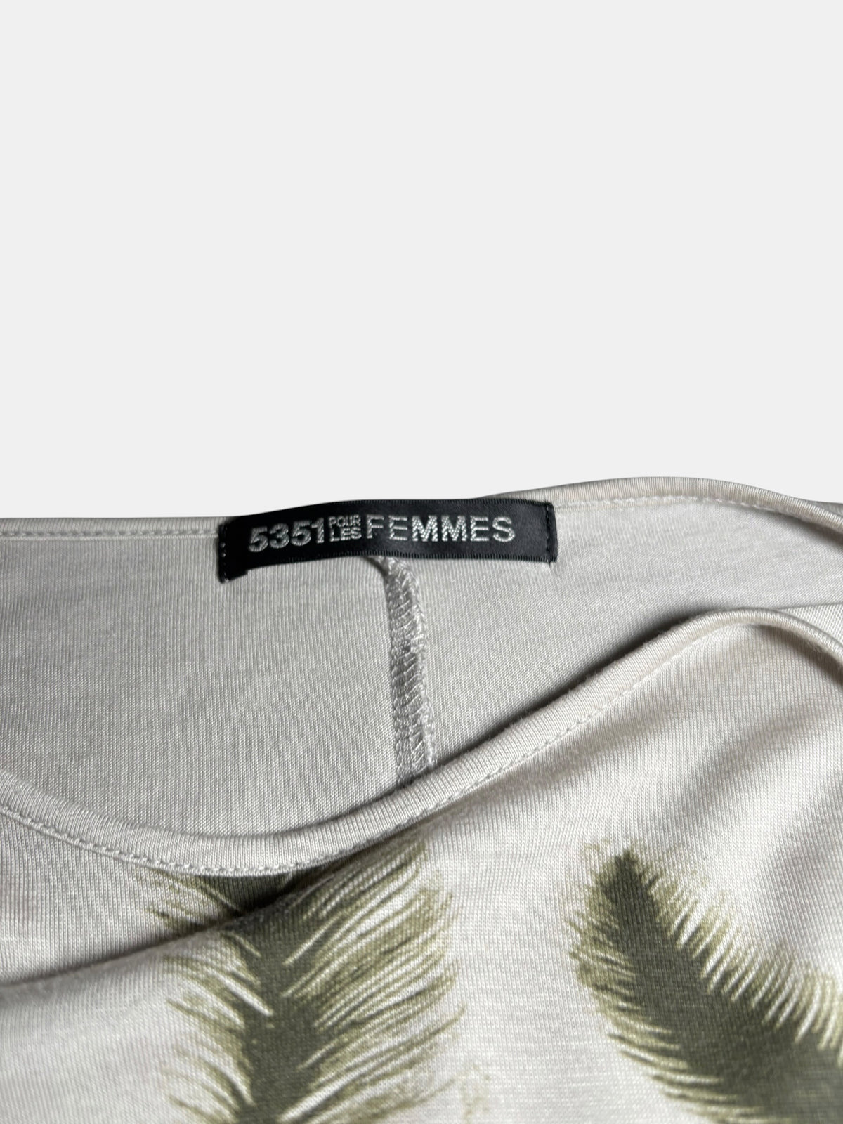 5351 POUR LES FEMMES Feather Print Top